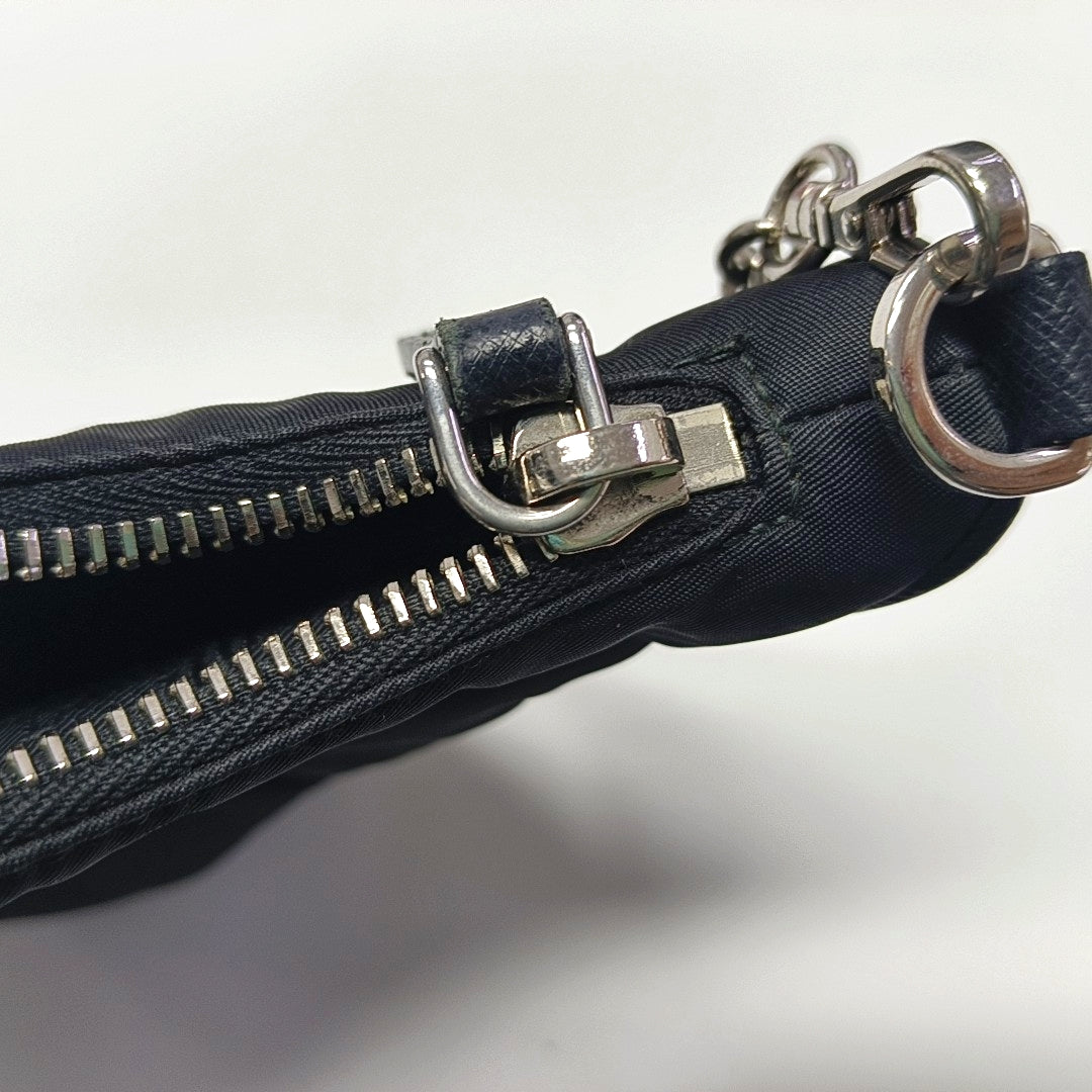 Authenticated pre-owned  Re-Edition2005 Nylon Black - Shoulder Bag at Looply