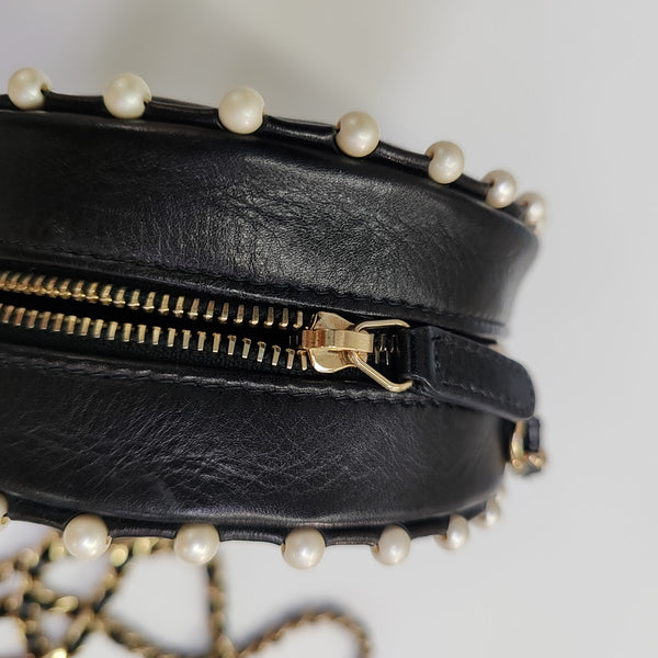 ROUND Quilted Calfskin Black