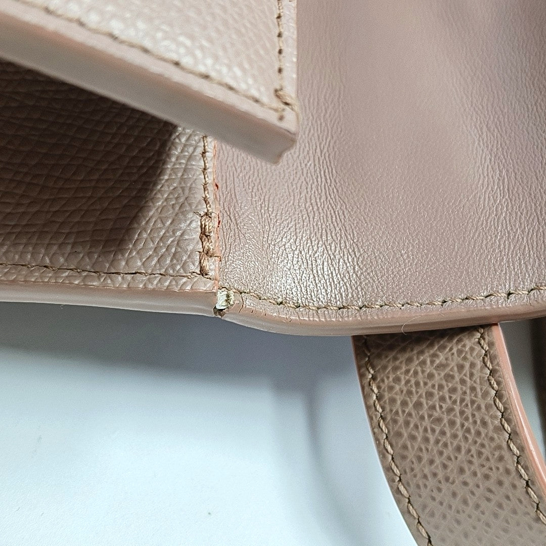 Authenticated pre-owned  30 Montaigne Calfskin Beige - Crossbody Bag at Looply