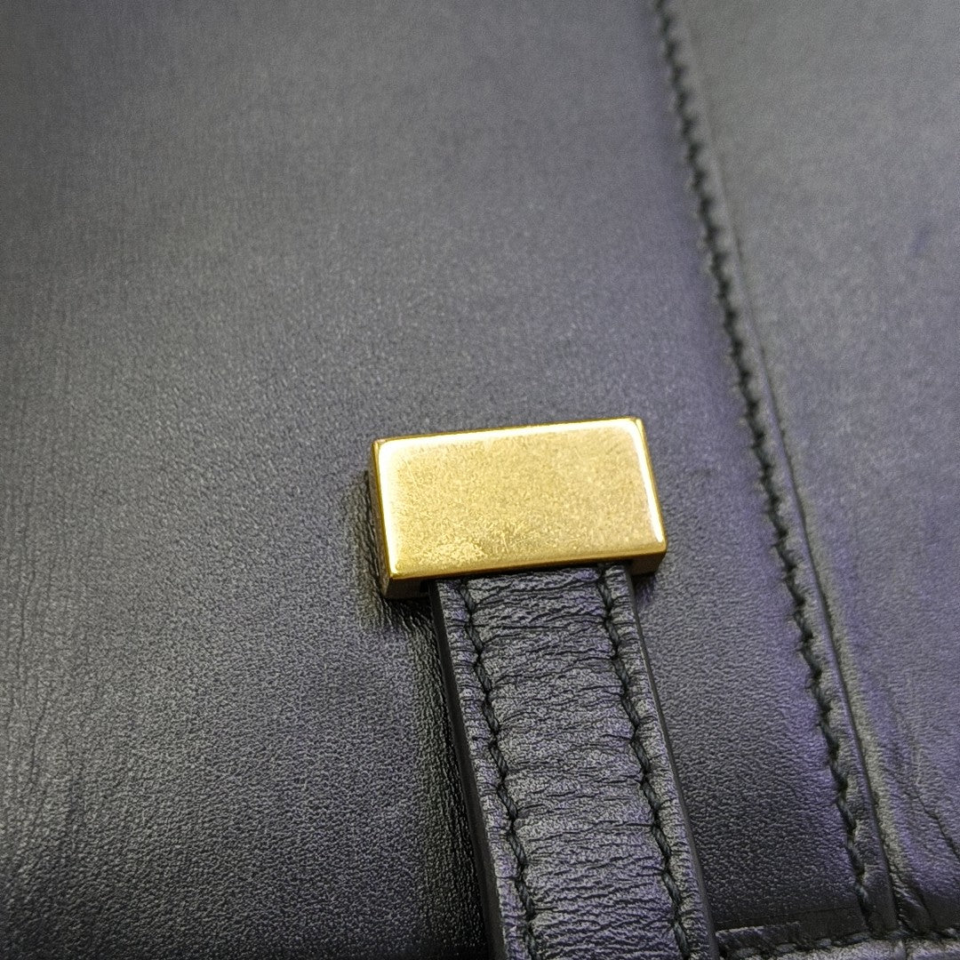 MANHATTAN Medium Calfskin Black