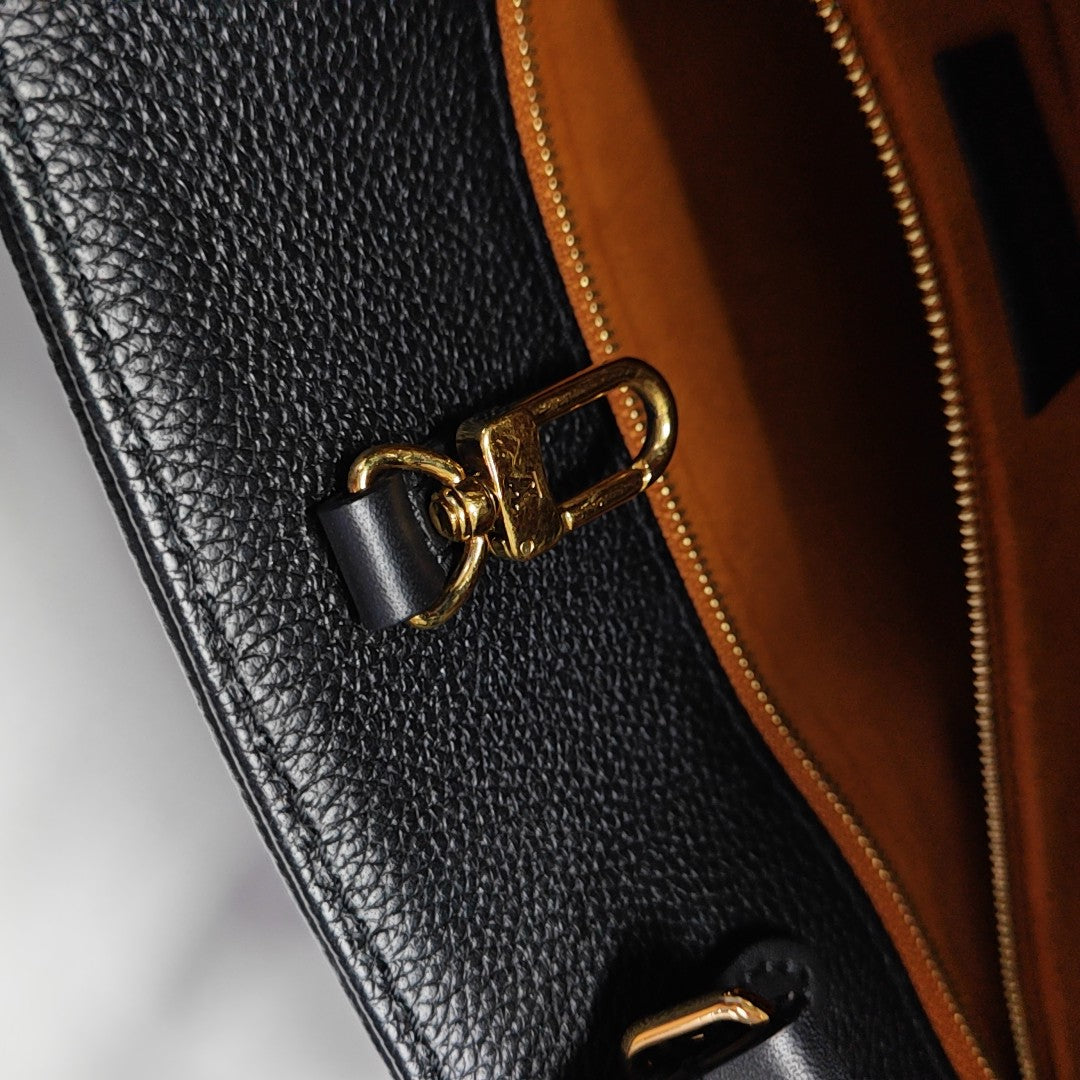 ONTHEGO MM Monogram Calfskin Black