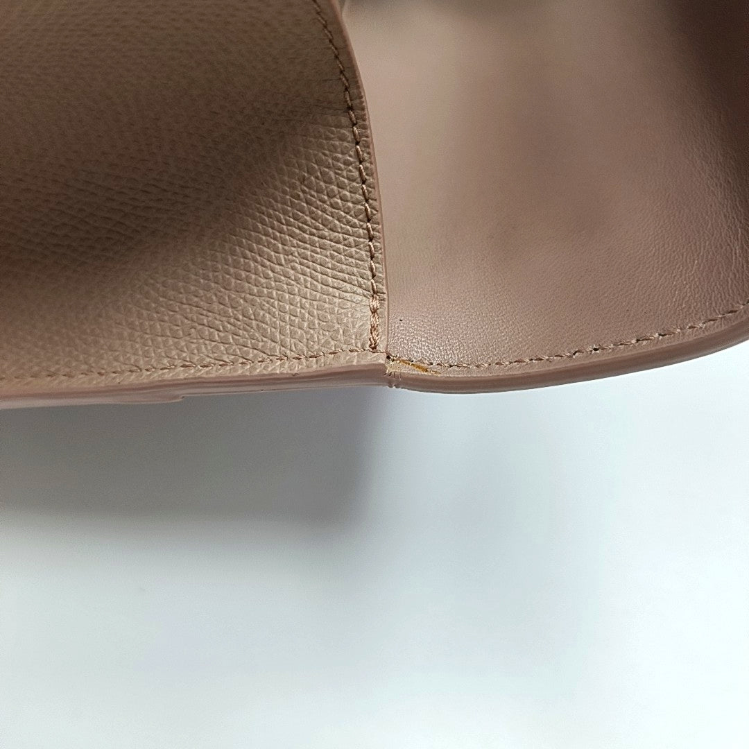 Authenticated pre-owned  30 Montaigne Calfskin Pink - Crossbody Bag at Looply