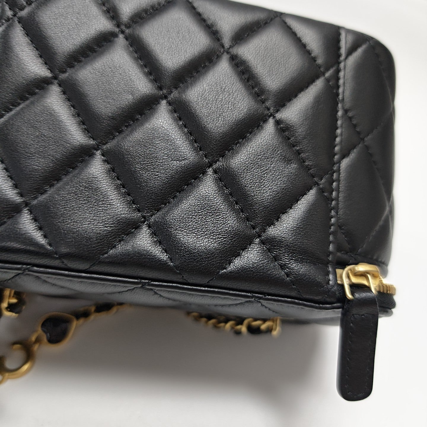 VANITY CASE Small Quilted Lambskin Black