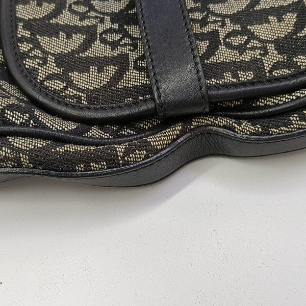 Oblique Canvas Shoulder Bag Black