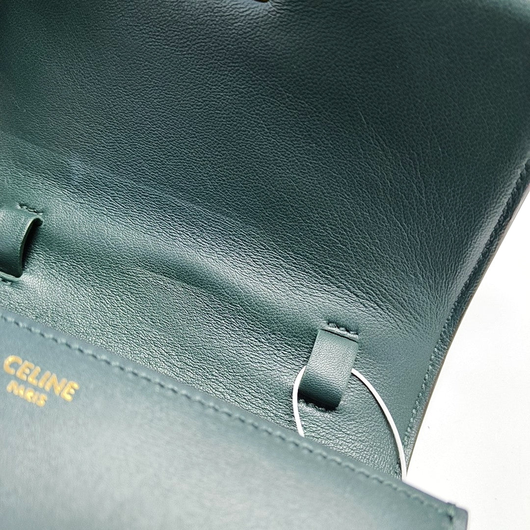 Authenticated pre-owned  CLASSIC BOX Mini Calfskin Green - Crossbody Bag at Looply