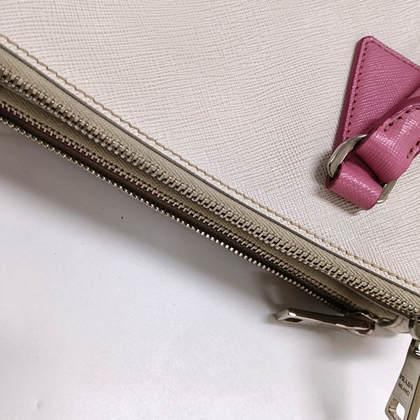 Authenticated pre-owned  Galleria Medium Saffiano Calfskin White - Tote Bag at Looply
