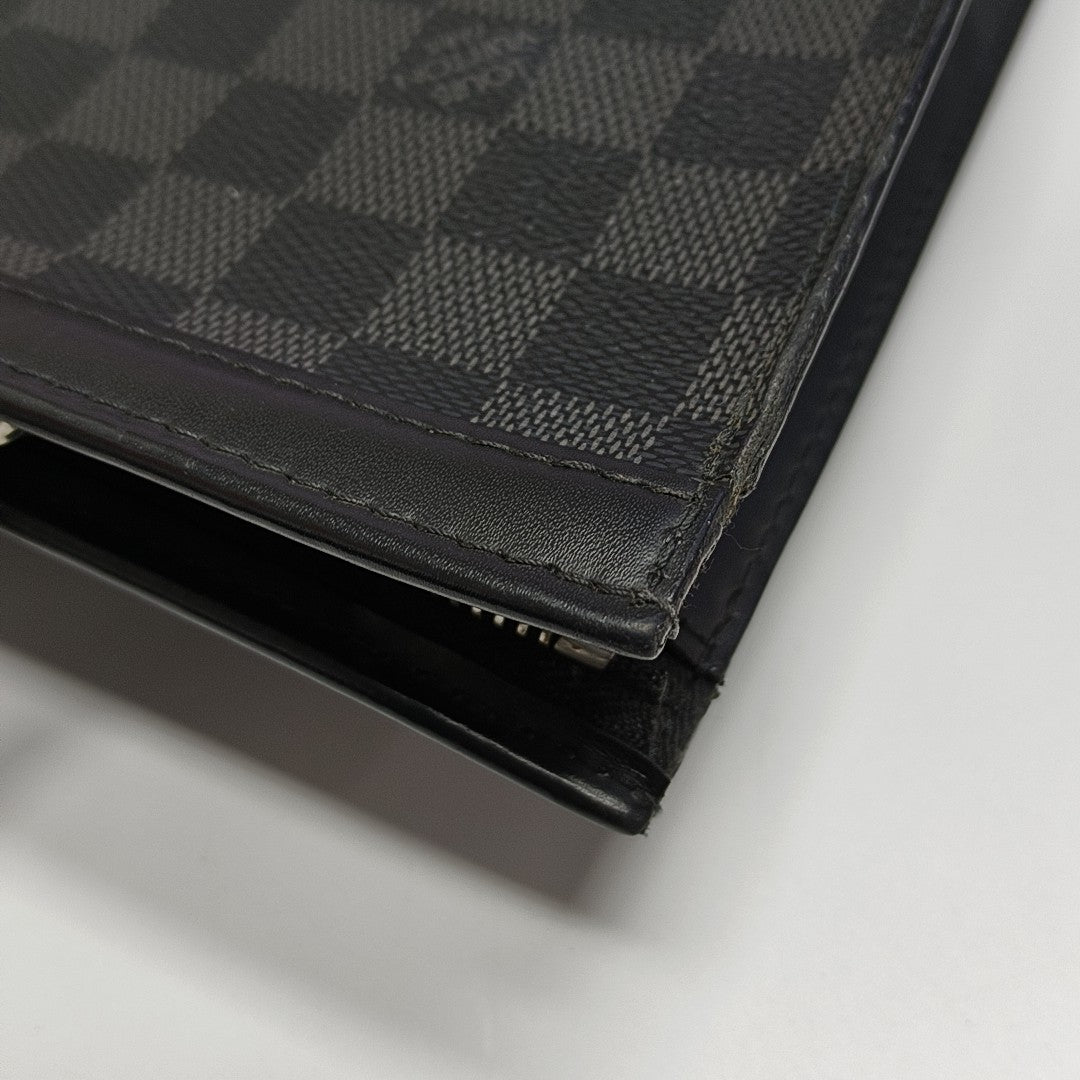 Pochette Voyag MM Damier Graphite Coated Canvas Gray