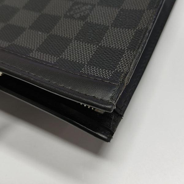 Pochette Voyag MM Damier Graphite Coated Canvas Gray