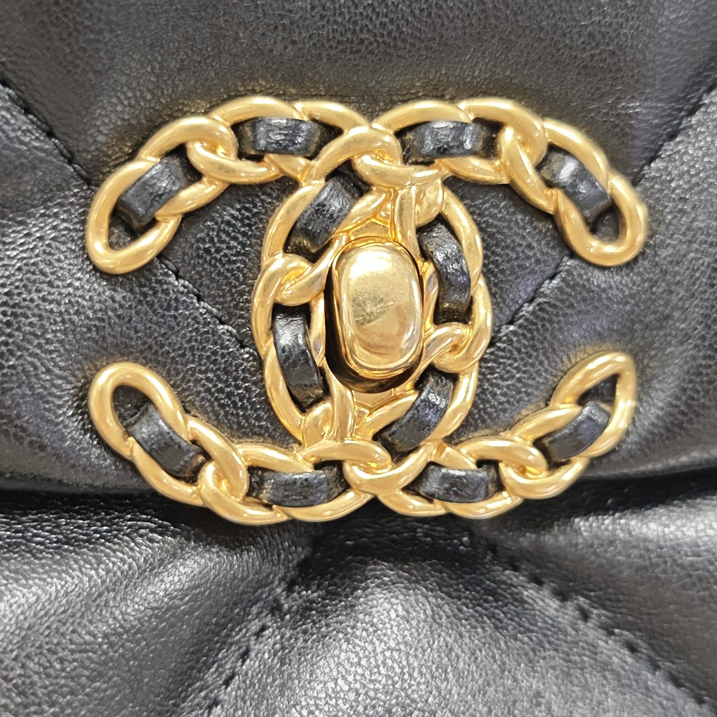 CHANEL 19 Small Quilted Lambskin Black