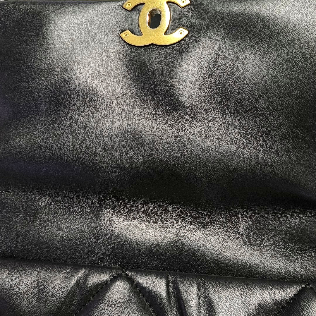 CHANEL 19 Medium Quilted Lambskin Black