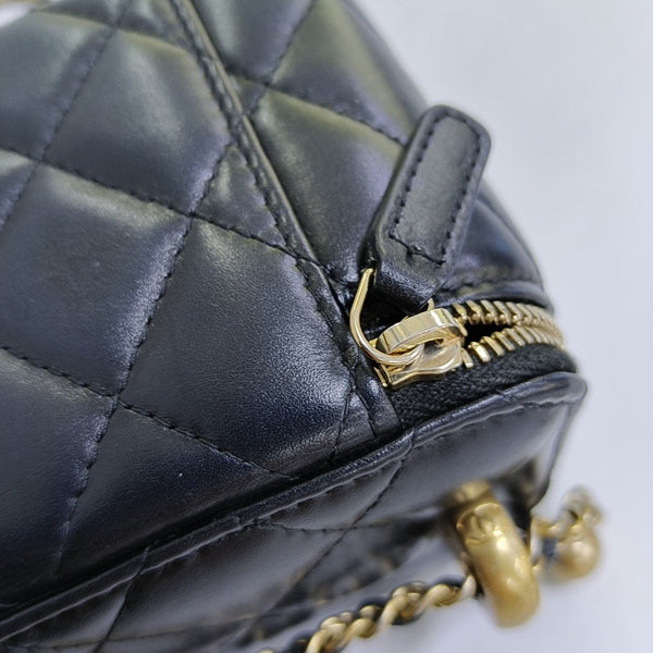 VANITY CASE Mini Quilted Calfskin Black