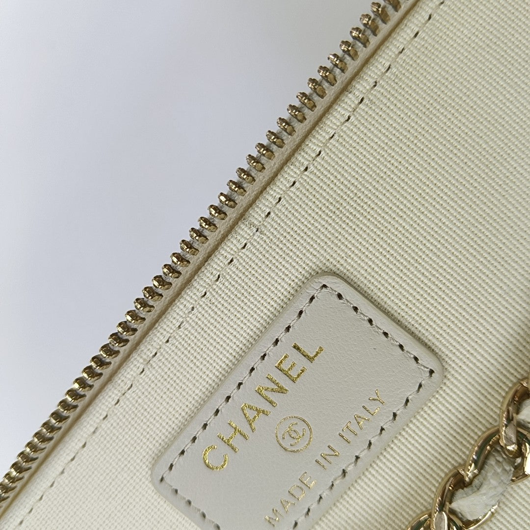 VANITY CASE Small Quilted Grained Calfskin White