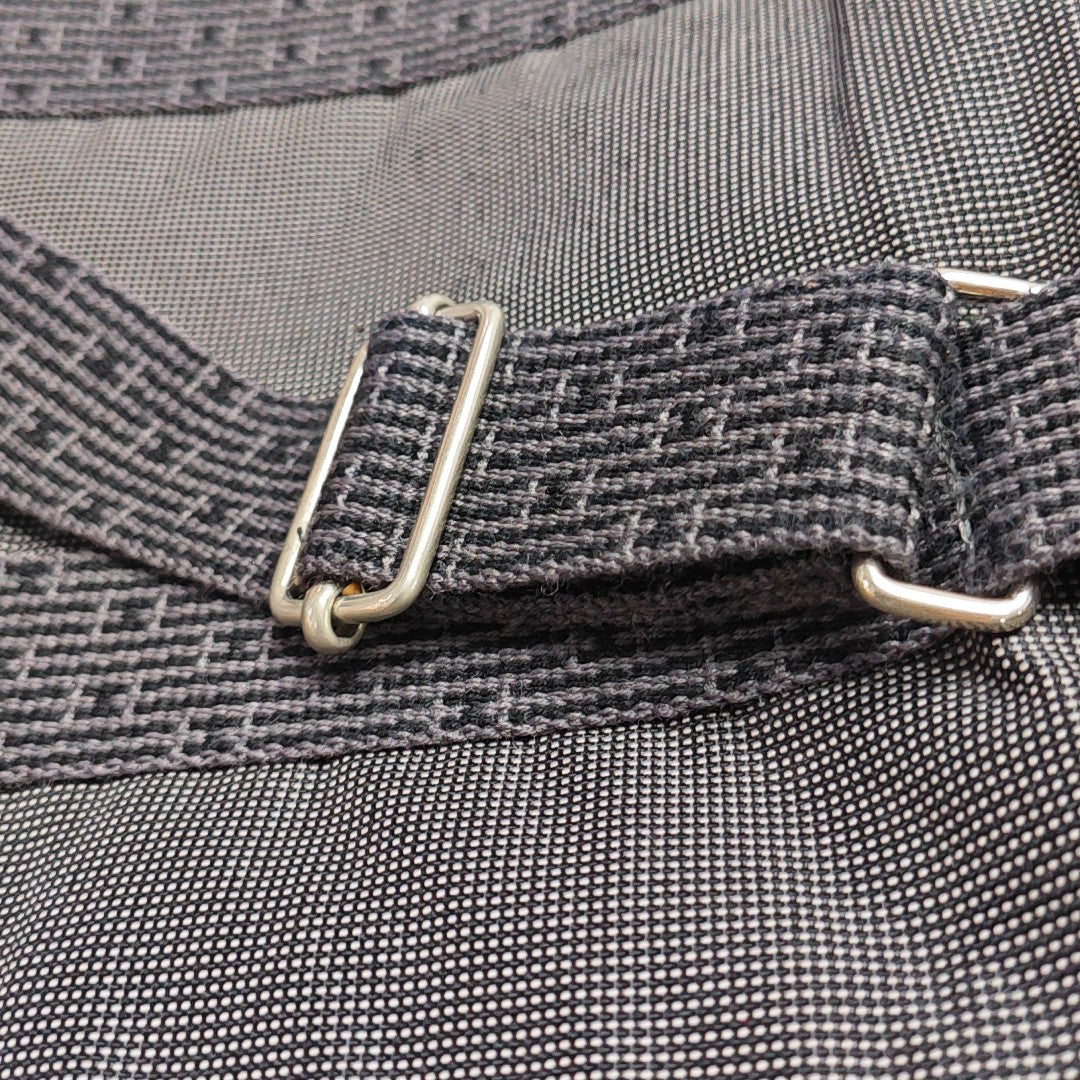 Her Line 31 Canvas Gray