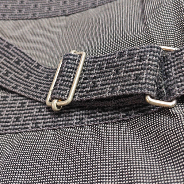 Her Line 31 Canvas Gray