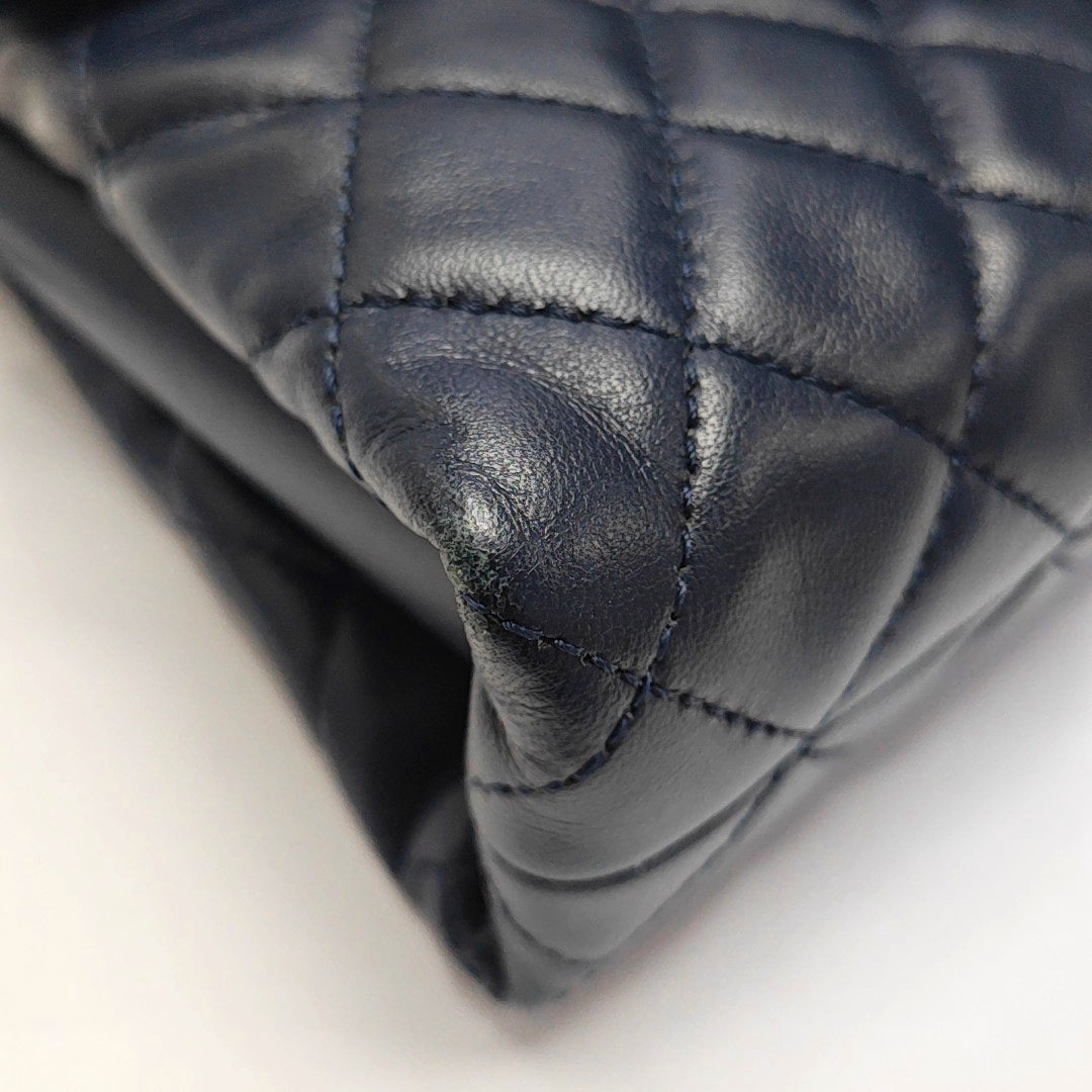 Authenticated pre-owned  CLASSIC FLAP Quilted Lambskin Blue - Shoulder Bag at Looply
