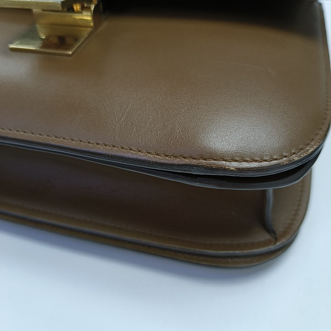 CLASSIC BOX Medium Calfskin Brown