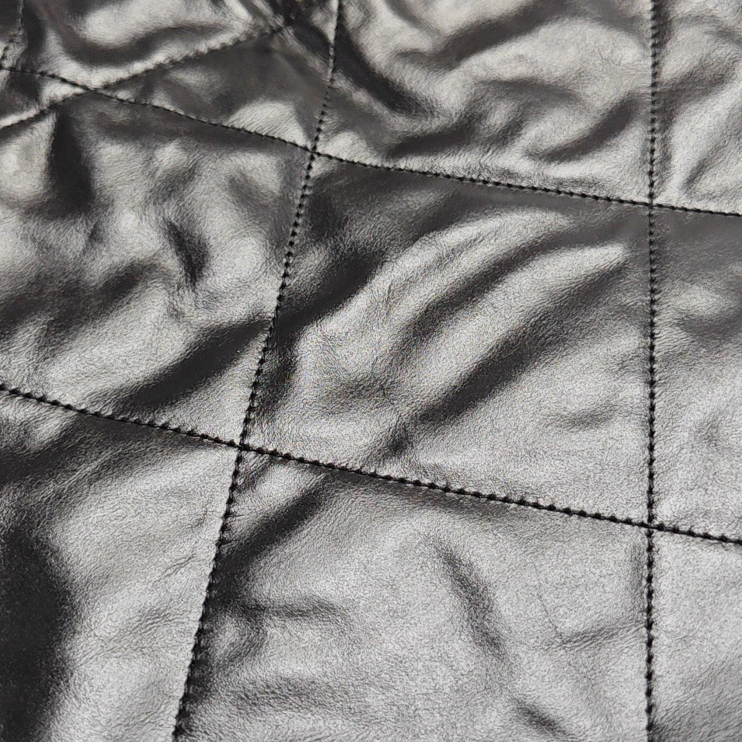 CHANEL 22 Small Quilted Calfskin Black
