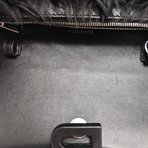 Hourglass Small Fur Black