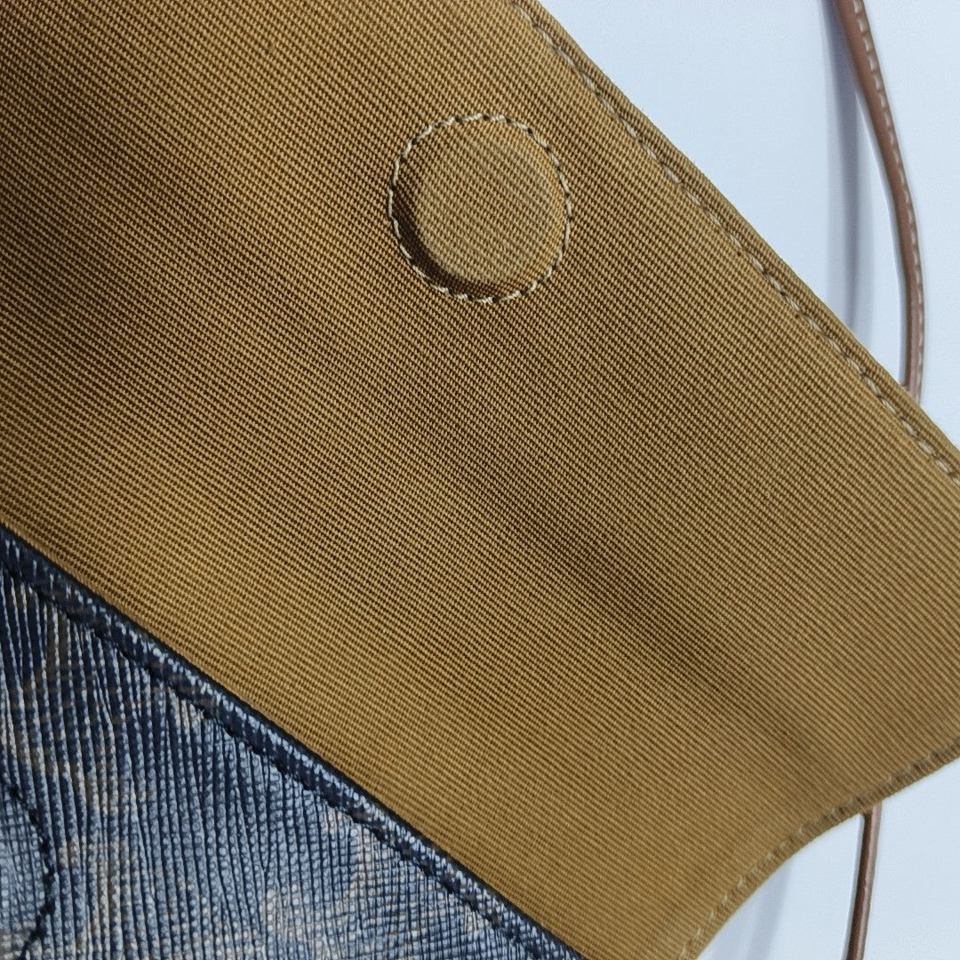 TRIANGLE Coated Canvas Brown