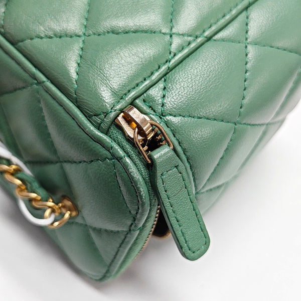 Authenticated pre-owned  VANITY CASE Quilted Lambskin Green - Shoulder Bag at Looply