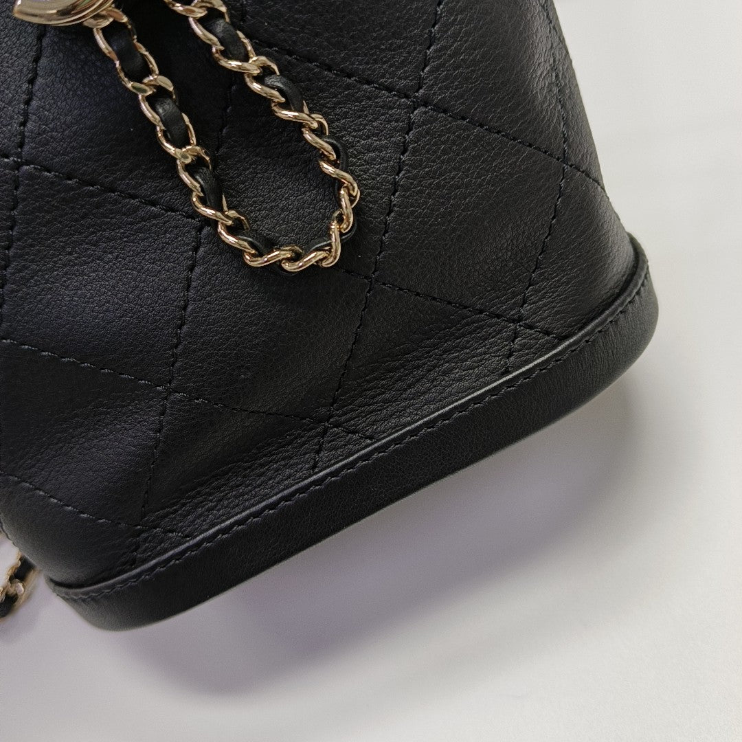DRAWSTRING Quilted Calfskin Black