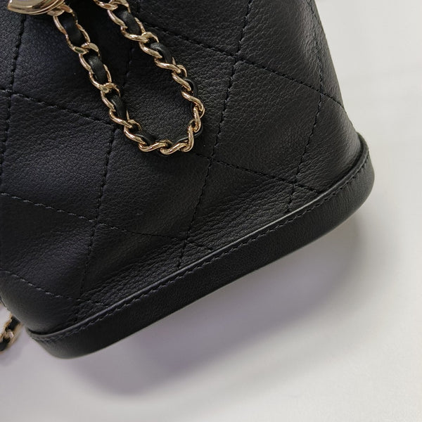 DRAWSTRING Quilted Calfskin Black