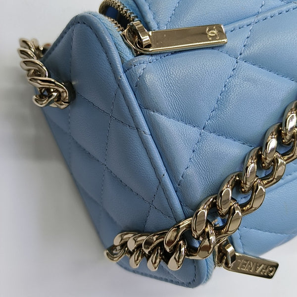 VANITY CASE Small Quilted Lambskin Blue