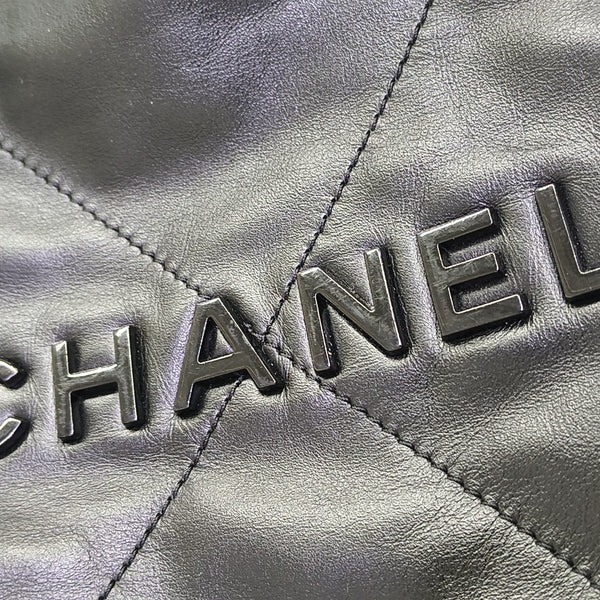 CHANEL 22 Medium Quilted Calfskin Black
