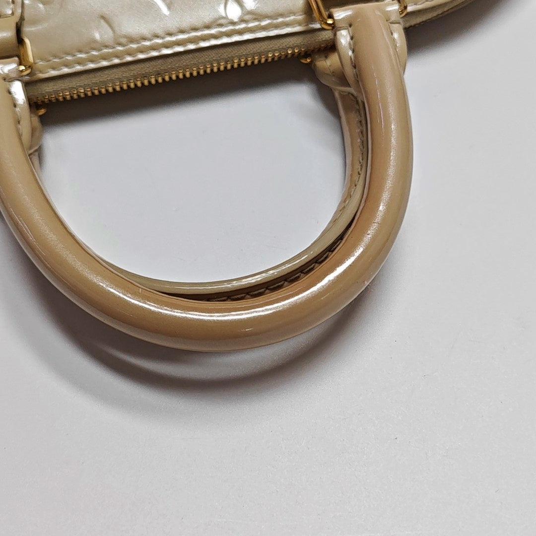 ALMA PM Patent Leather Beige