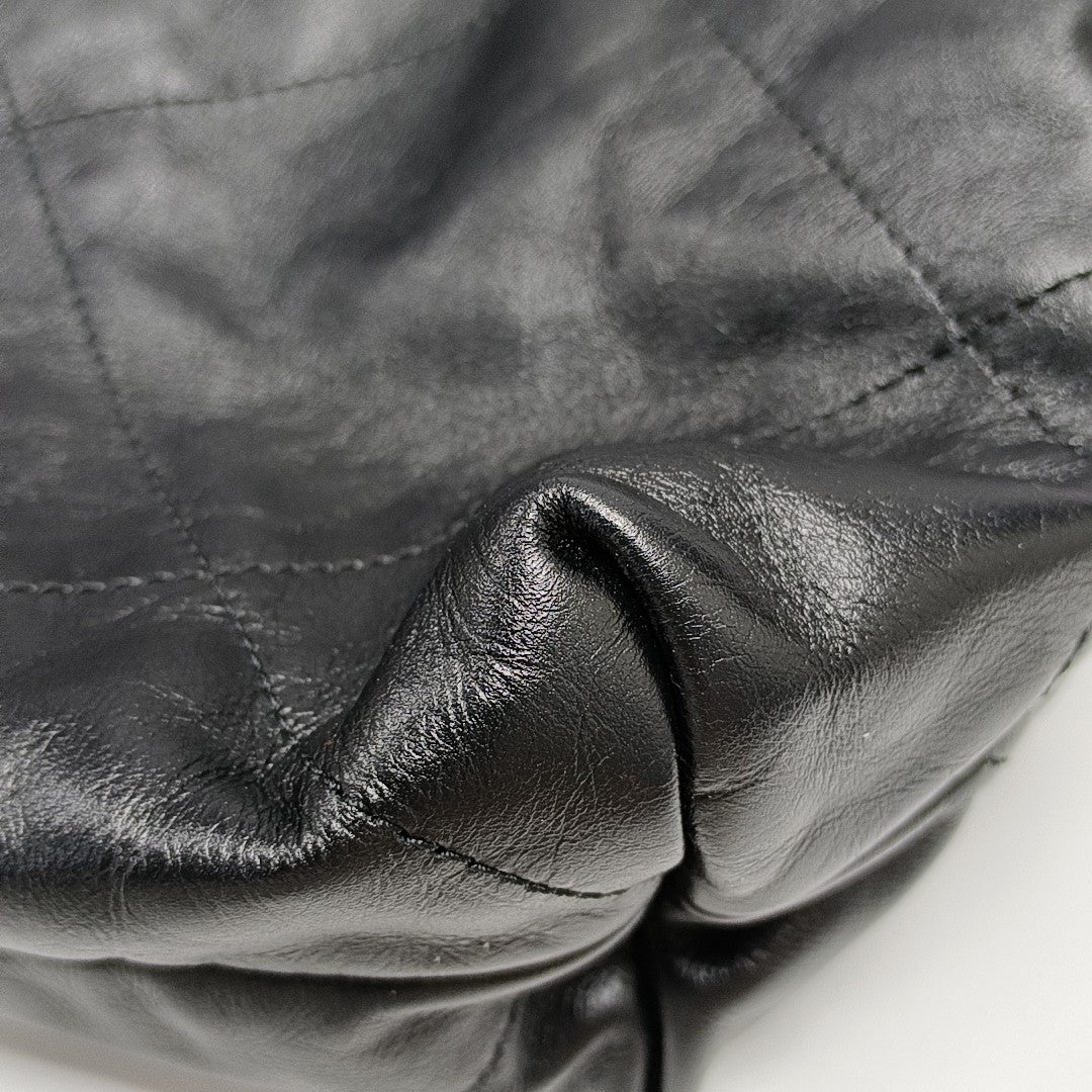 CHANEL 22 Medium Quilted Calfskin Black