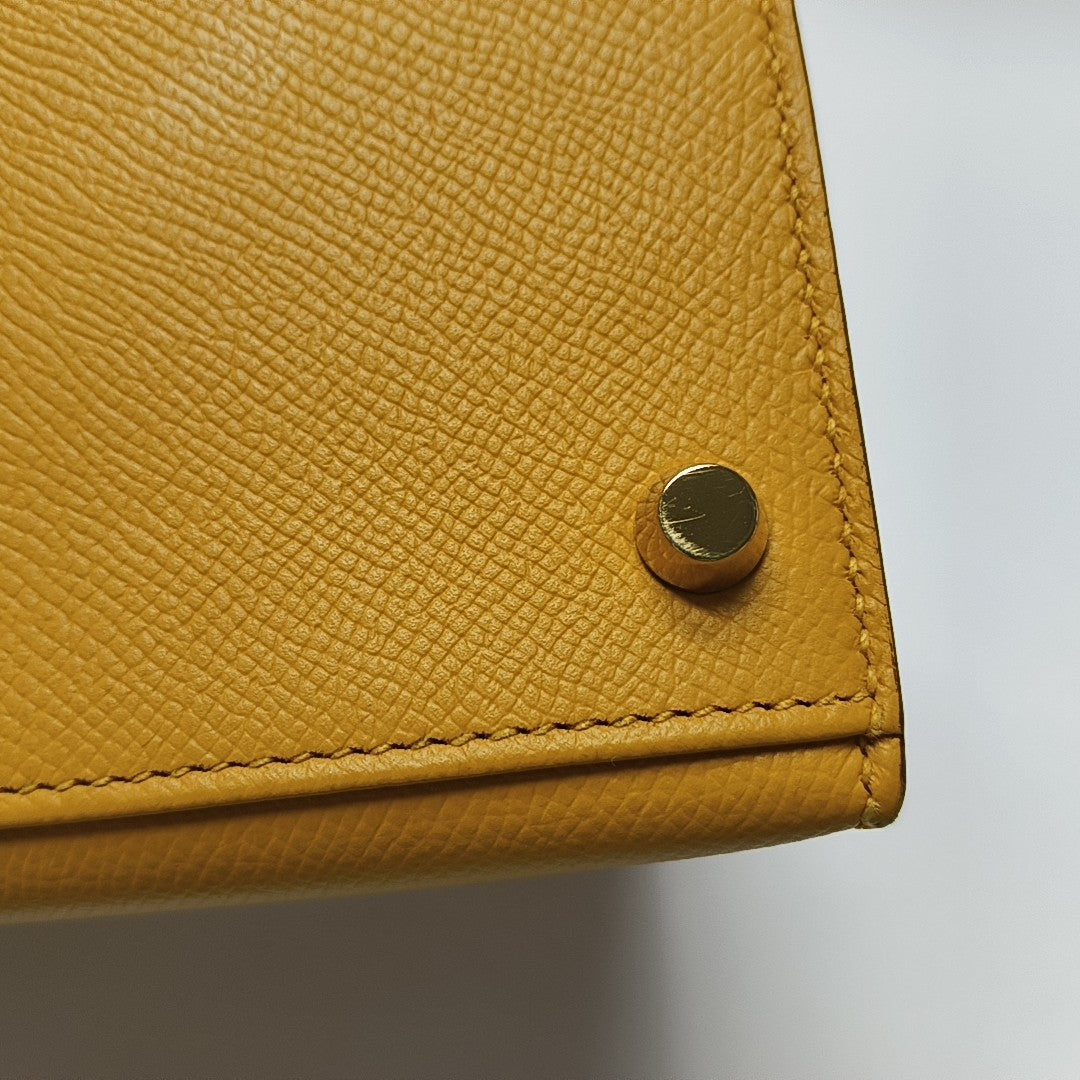 Kelly 28 Epsom Amarillo