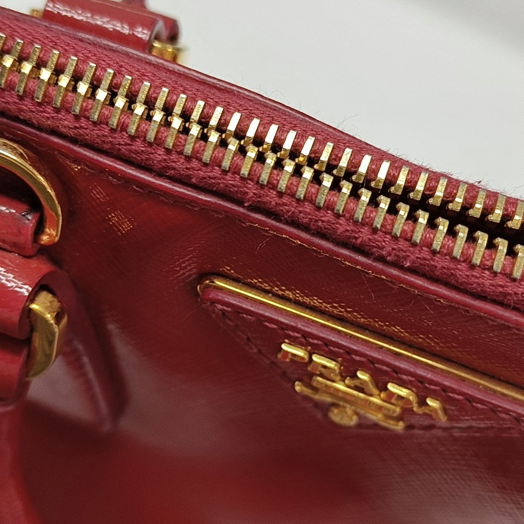 Authenticated pre-owned  Promenade Small Saffiano Calfskin Red - Shoulder Bag at Looply