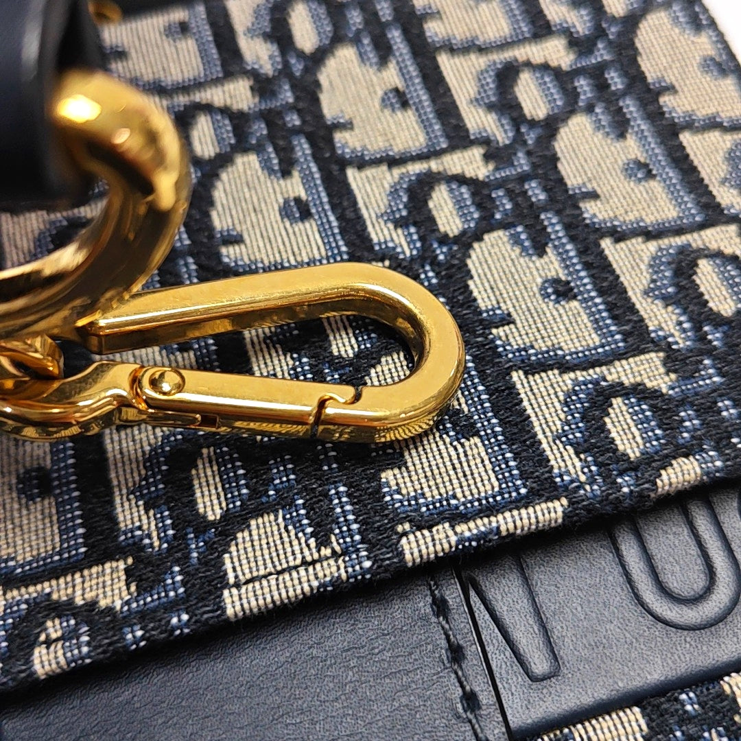 Authenticated pre-owned  30 Montaigne Oblique Canvas Blue - Shoulder Bag at Looply