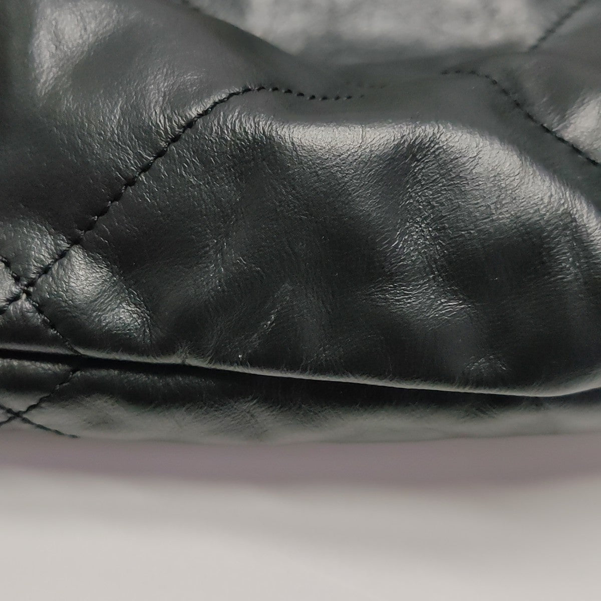 CHANEL 22 Medium Quilted Calfskin Black
