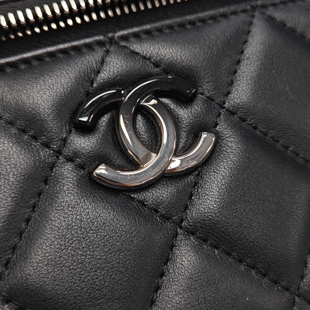 Quilted Lambskin Shoulder Bag Black