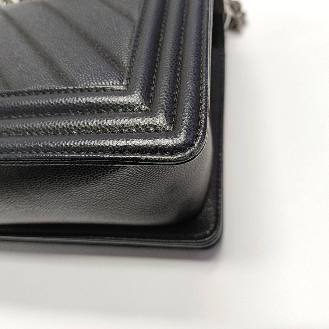 BOY CHANEL Medium Chevron, Quilted Grained Calfskin Black