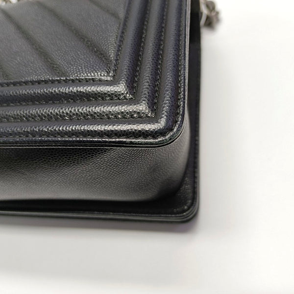 BOY CHANEL Medium Chevron, Quilted Grained Calfskin Black