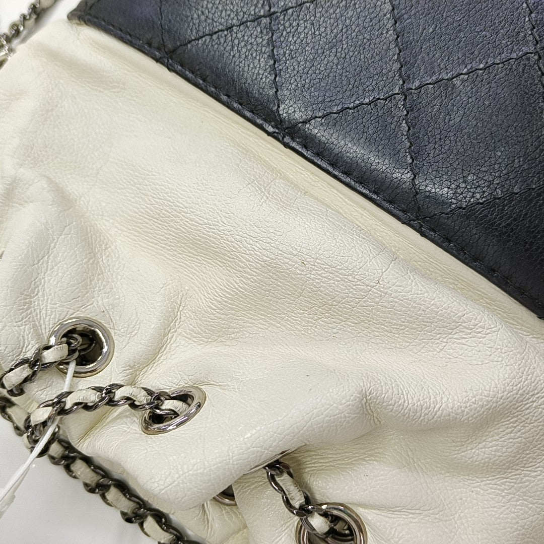 DRAWSTRING Medium Quilted Calfskin White