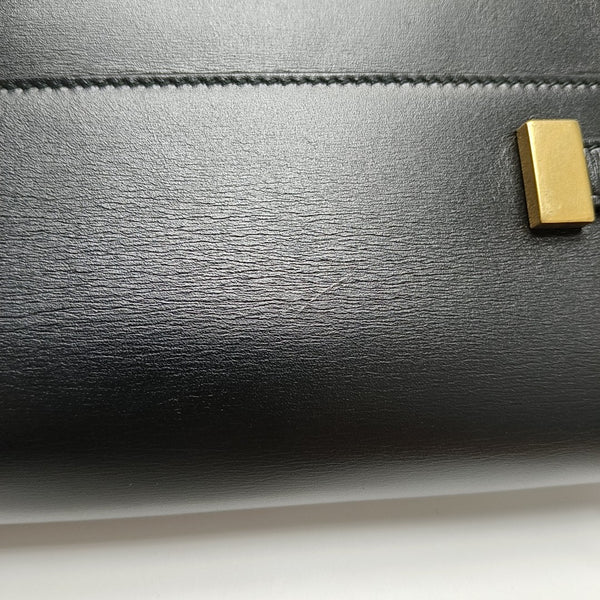 MANHATTAN Medium Calfskin Black