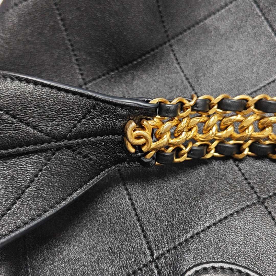 Quilted Lambskin Shoulder Bag Black