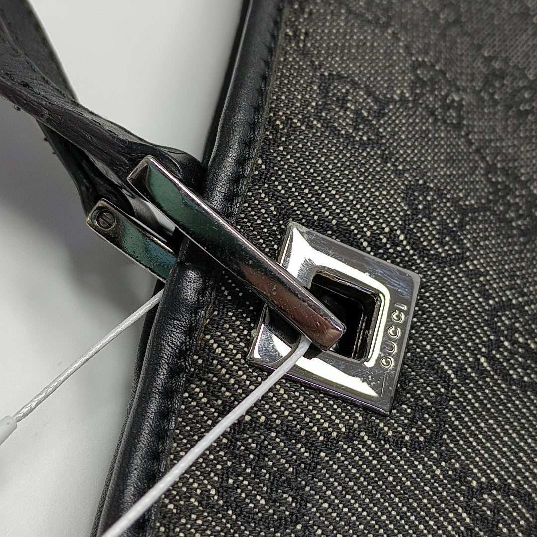 Monogram Canvas Black