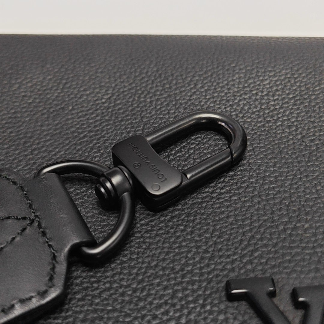 MESSENGER VOYAGE Calfskin Black