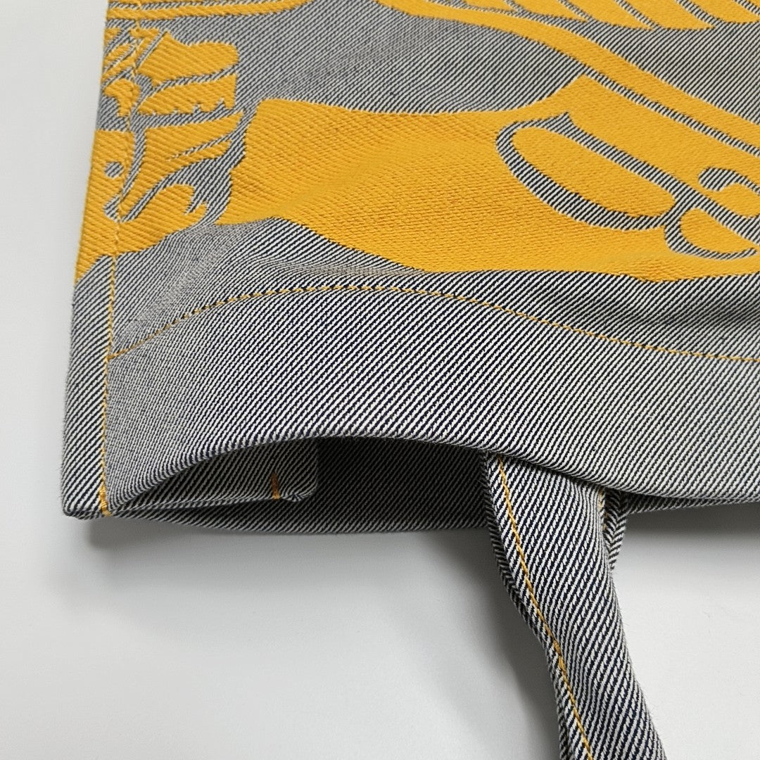 Canvas Medium Gray