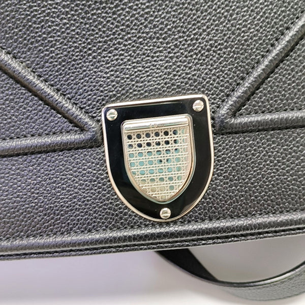 Diorama Medium Cannage Calfskin Black