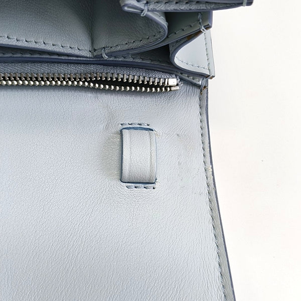 Authenticated pre-owned  CLASSIC BOX Medium Calfskin Blue - Shoulder Bag at Looply