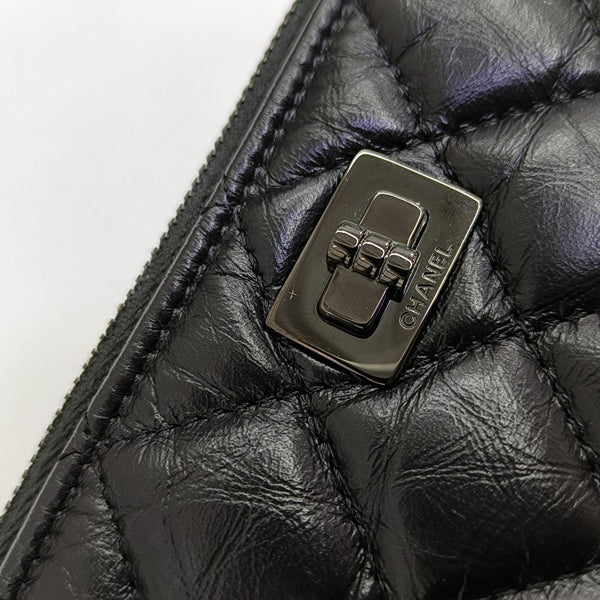 Authenticated pre-owned  2.55 Quilted Calfskin Black - Clutch at Looply