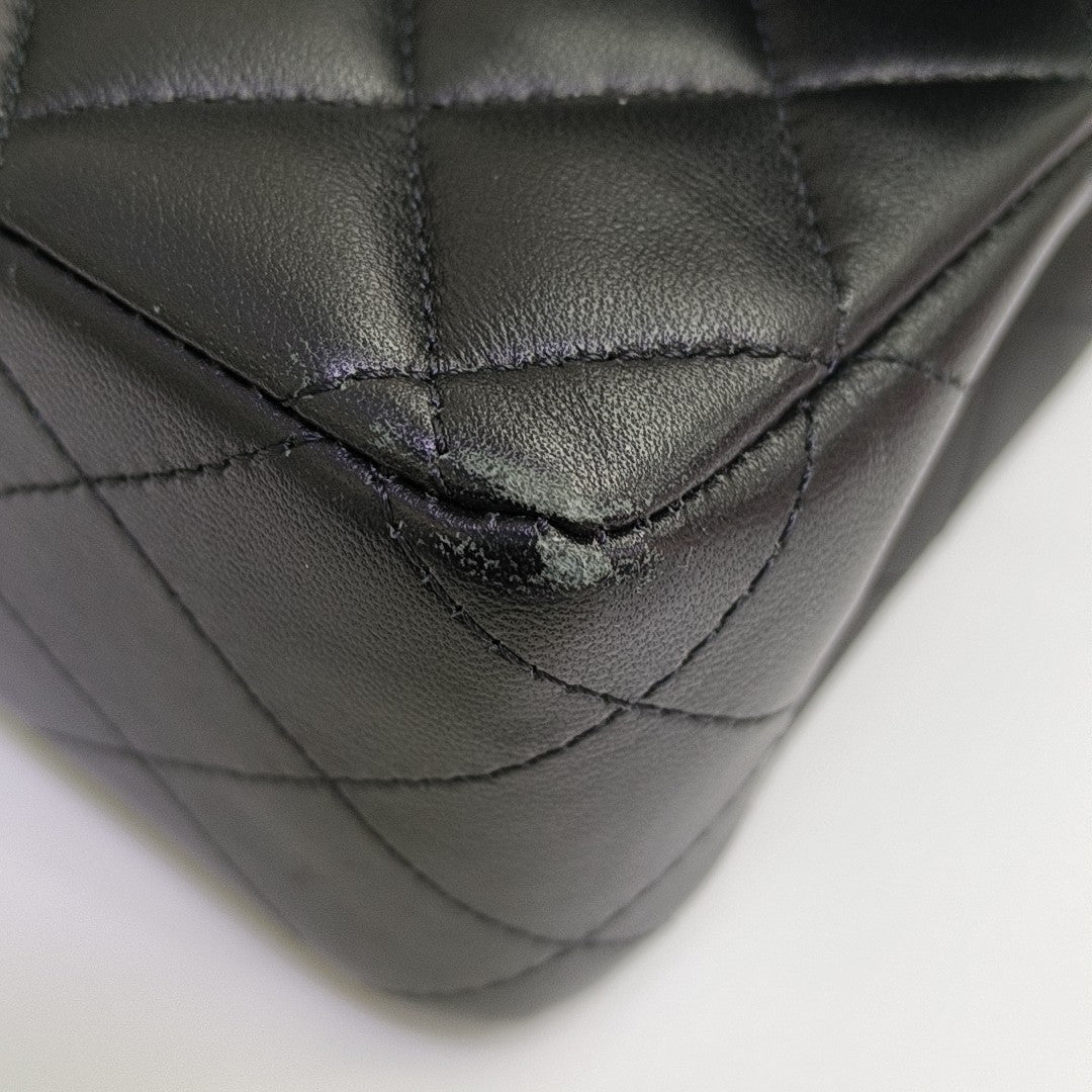 CLASSIC FLAP Medium Quilted Lambskin Black