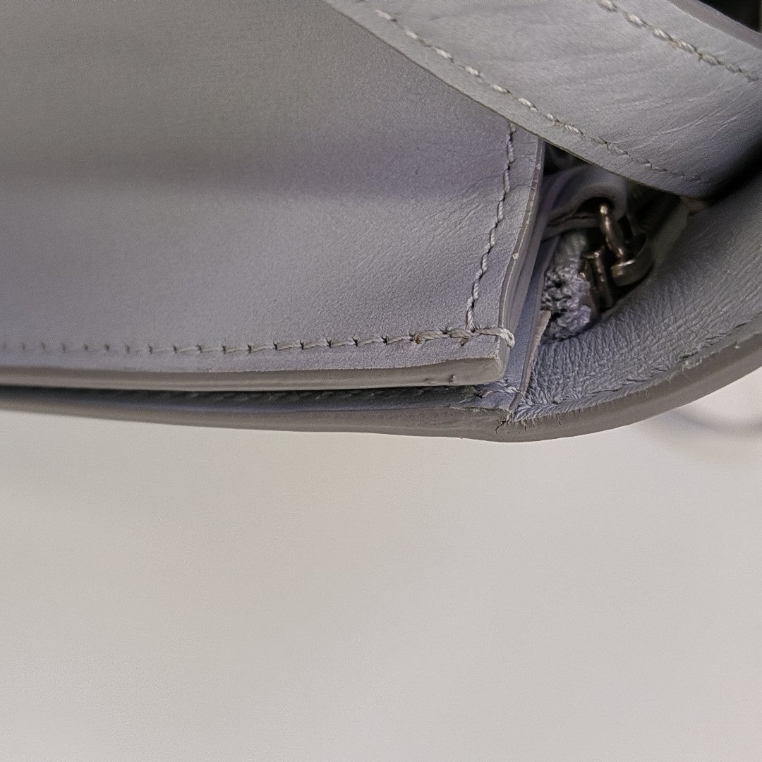 CLASSIC BOX Medium Calfskin Blue