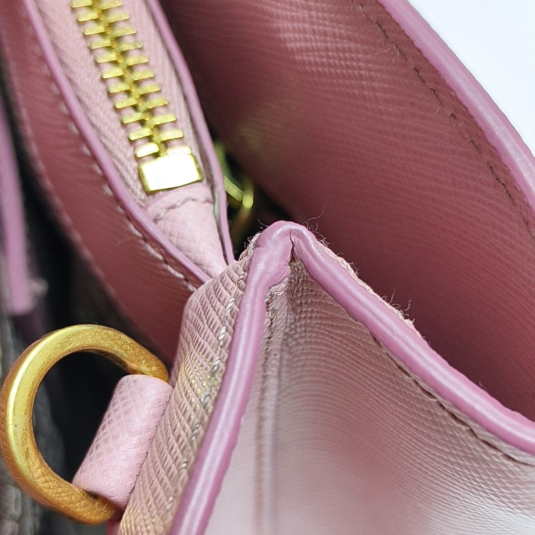 Authenticated pre-owned  Galleria Medium Saffiano Calfskin Pink - Tote Bag at Looply
