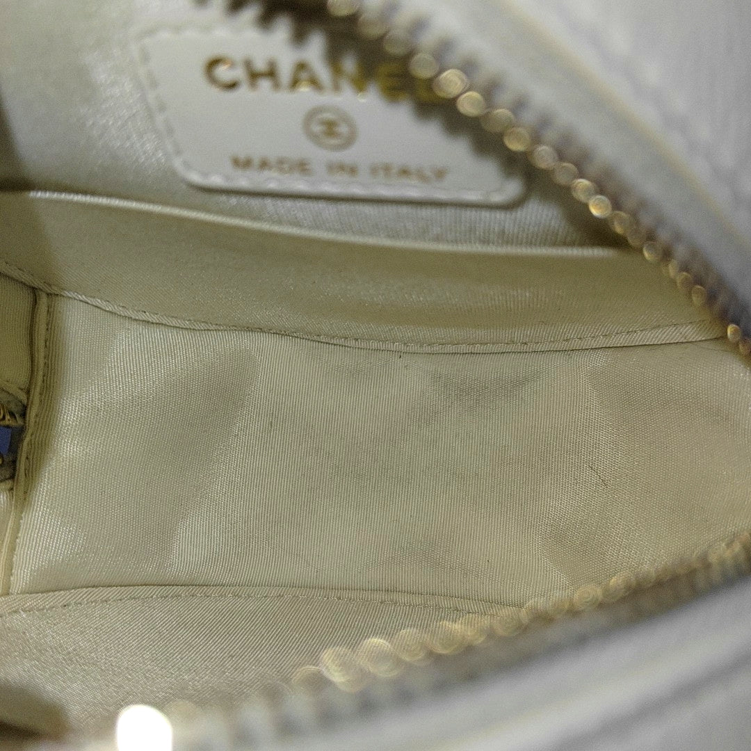 Authenticated pre-owned  CHANEL 19 Quilted Lambskin White - Crossbody Bag at Looply